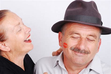 The Surprising Truth About What Makes Happy Couples Happy Huffpost Life