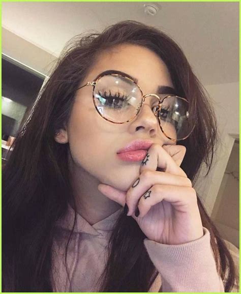Maggie Lindemann Cute Glasses Girls With Glasses Geek Glasses Round Sunglasses Sunglasses