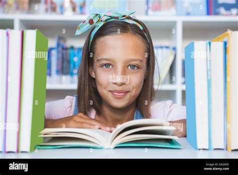 School Girl In Library Reading Hi Res Stock Photography And Images Alamy