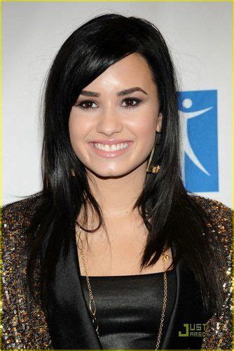 We're only halfway through february and demi. PIGEONapps - Social applications and games on twitter ...