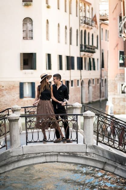 Free Photo Couple On A Honeymoon In Venice