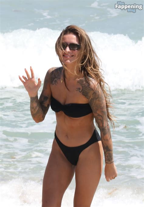 Sophia Thomalla Displays Her Sexy Bikini Body In Miami Photos