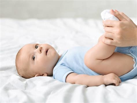 Zaparcia u niemowląt przyczyny objawy Jak leczyć zaparcia u