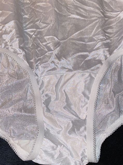 Vanity Fair 6 M Nylon White Bikini Underwear Panties Gem