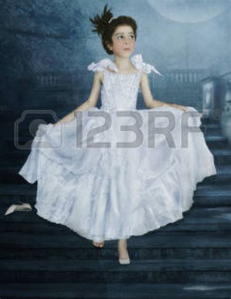 Pin By Bosonoga Pepeljuga On Cinderella Woman Cinderella Run