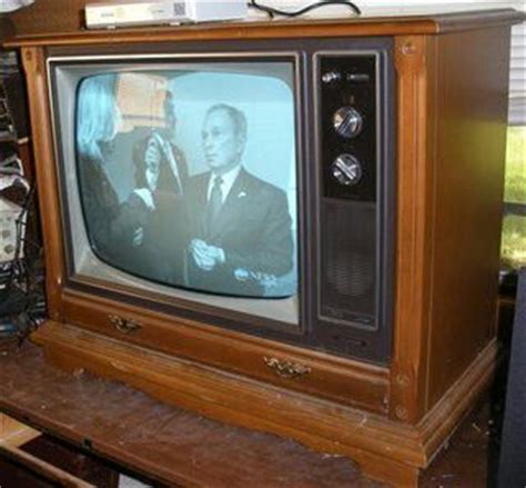 TYPICAL 1960's TELEVISION SET | Television set, Television ...