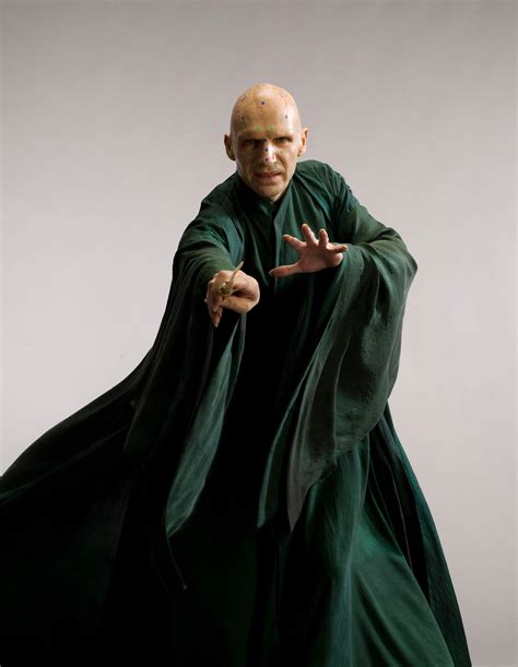 Harry Potter And The Deathly Hallows Lord Voldemort 16 Scale Figure