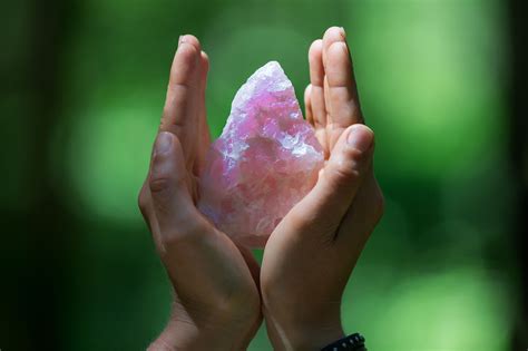 How To Activate Crystals Rose Quartz How To Use Crystals For Good Feng Shui Placing Rose