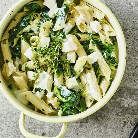 One-Pot- Pasta mit Spinat Feta Rezept