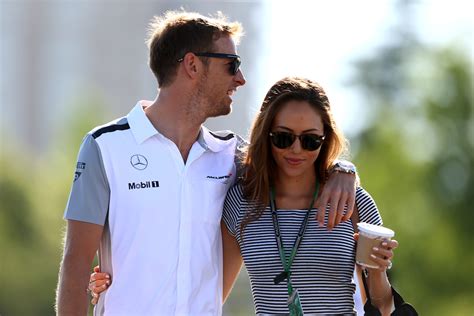 A karcsúságának receptjét azonban, sajnos nem tudjuk megosztani a foodyny olvasóival, mivel. Jenson Button feleségül vette Jessica Michibatát