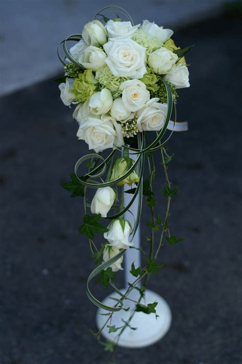 When to make bouquets for a wedding. How to Make Bridal Bouquets (with Pictures) - wikiHow