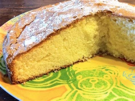 Per una colazione sana o per una merenda sfiziosa e genuina non c'è niente di meglio che una bella torta fatta in casa, super soffice e profumatissima. Torta allo yogurt greco | Ricetta | Ricette, Yogurt greco ...