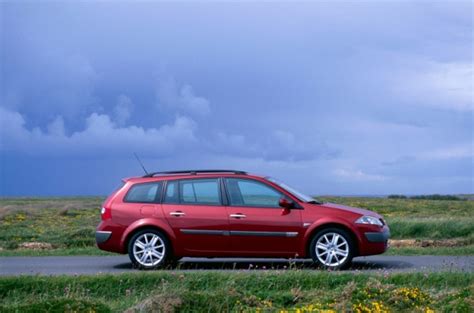 Parmi les essais de la renault megane 3 effectués par les internautes, certains mots clés qui ressortent permettent de faire une synthèse sur certains aspects que break megane 3 estate. Essai Renault Mégane Estate 1.9 dCi 2003 : une alternative ...