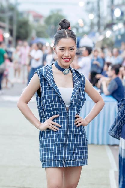 Premium Photo Beautiful Thai Girl Posing Relax And Playing Indigo Tie Dye Fabric Shawl On The