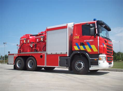 Ridders vechten om antwerpen in het rivierenhof. Poederblusvoertuig brandweer Antwerpen - Fire Technics NV