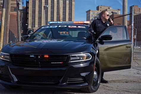 When a cop pulls you over do you ever have thoughts of running even though you wouldn't? How to Spot an Unmarked Cop Car - The News Wheel