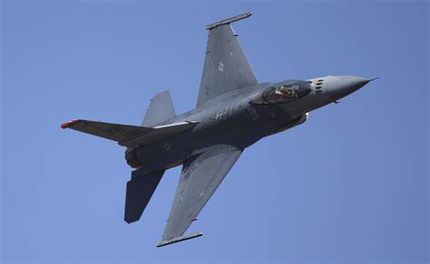 F 16 Fighter Jet Crashes Into Building Near March Air Reserve Base In