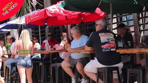 Waitress Serves Up Beers Completely Naked And Customers Reactions