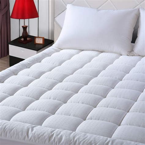 The bonded insulator pads are made of shredded fabric that is heat bonded and pressed for strength while the double edge supports firm up the sides of your mattress so it retains its. EASELAND Queen Pillow Top Mattress Pad