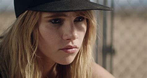 Don't play with your food. The Bad Batch (Movie Review) - Cryptic Rock