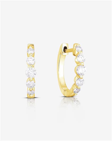 Round Cut Diamonds Subtly Graduate In Size To Create These Sparkling