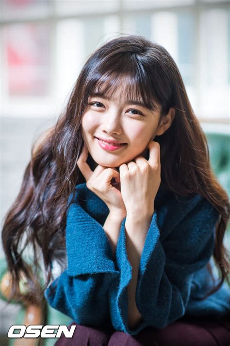 She has been show business star from the age of four. Kim Yoo-Jung Recovers Health and JTBC Drama Resumes Filming