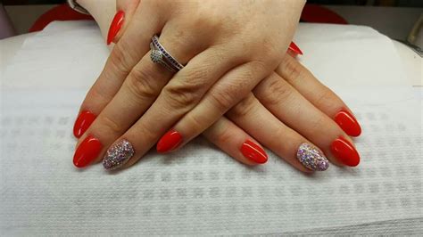 Lovely Set Of Red Gel Nails 💅 Always With Some Sparkle