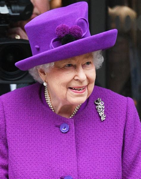 Queen Elizabeth Ii Pics Of Her Royal Highness Hollywood Life