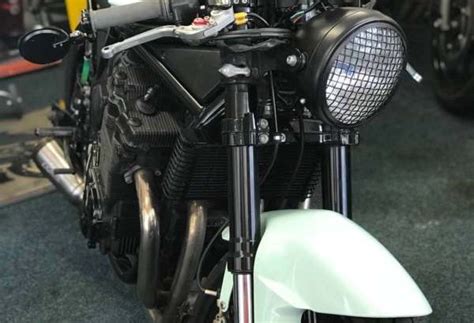 He took a '98 suzuki bandit 600 and turned this rather boring forensic machine. Suzuki GSF 600 Bandit cafe racer - TheCustomMotorcycle.co.uk
