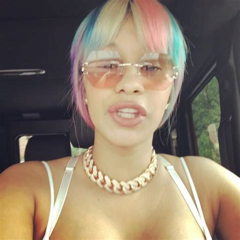 Cardi b shares a no makeup face and this is exactly how she looks. Cardi B's No Makeup Look Is as Stunning as All Her Makeup ...