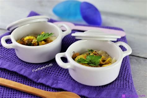 Tagliuzzare il surimi, sgusciare i gamberetti e conservare le teste. Ragù di mare - PiattiperTutti