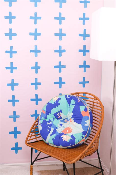 Renter Friendly Diy How To Customize Your Own Removable Wallpaper Curbly