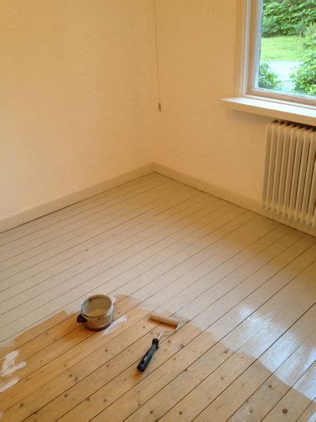 If you are looking to include a period style bathroom then keeping the floorboards exposed is an option. Pin på Huset bort i vägen