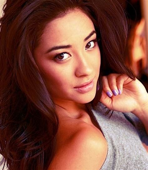 Shay Mitchell Vs Amber Heard Actrices Fanpop