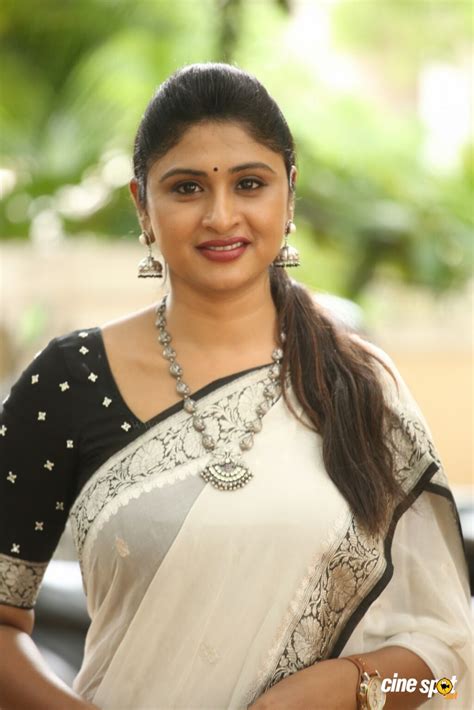 Anchor Praveena Actresses Actress Photos Fashion