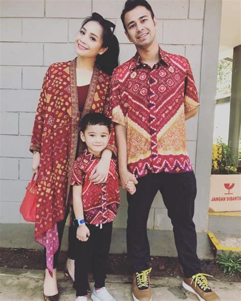 Maybe you would like to learn more about one of these? Model Baju Couple Keluarga Batik : 30 Model Baju Batik ...