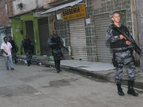 Polícia Militar Ocupa Complexo Do Caju E Barreira Do Vasco No Rio