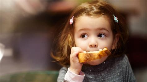 3 Tips Memilih Jenis Roti Yang Sehat Untuk Camilan Anak