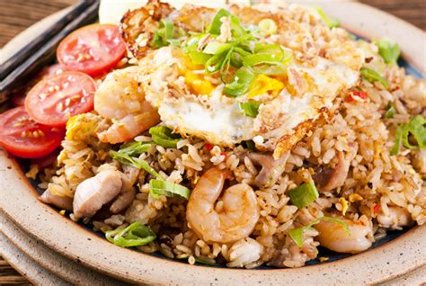 Resep nasi goreng spesial tentunya ingin anda makan langsung saat ini. Resep Nasi Goreng Seafood. Mudah dan Enak! - Jatik.com