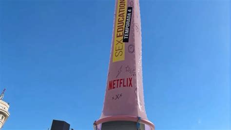 Un Condón Gigante En El Obelisco De Buenos Aires Sex Education Se Despide Por Todo Lo Alto