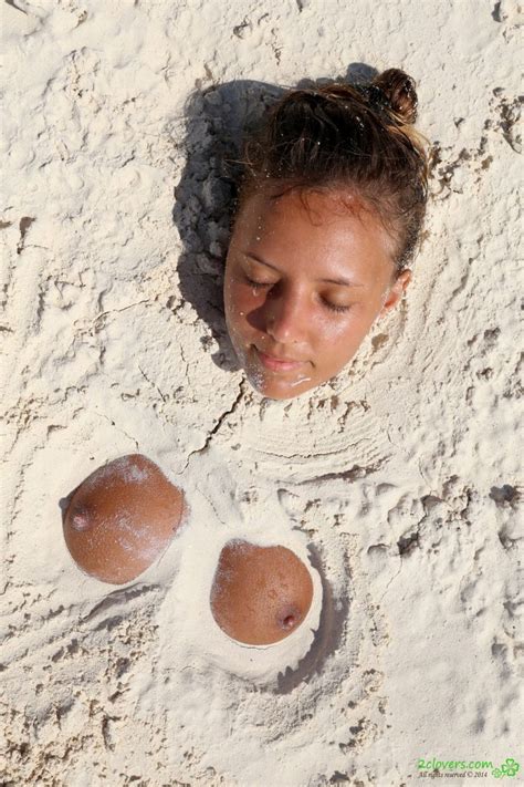 Katya Clover Naked On Sirena Beach Seaside Clovers