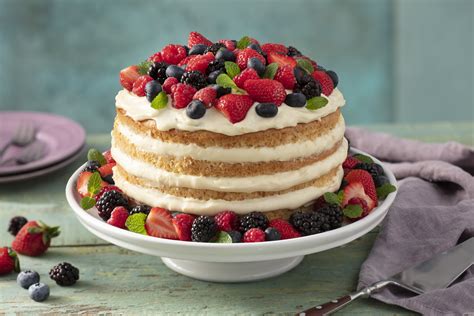 Bolo Pelado Naked Cake com Morangos Receitas Nestlé