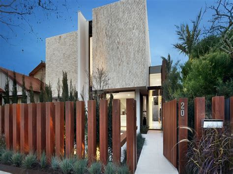 Desain pagar ini memang sangat cocok sekali untuk untuk desain pagar ini secara otomatis akan memberikan kesan yang minimalis serta elegan. Desain Pagar Rumah Minimalis; Estetika Eksterior Rumah ...