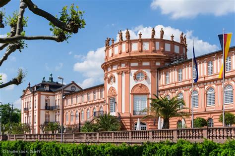 Here a continental breakfast is offered each morning.main wiesbaden train station. Schloss Biebrich, Wiesbaden - MARCO POLO