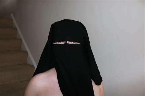Niqab Wife Posing Nude In Strappy High Heels Xxx Porno