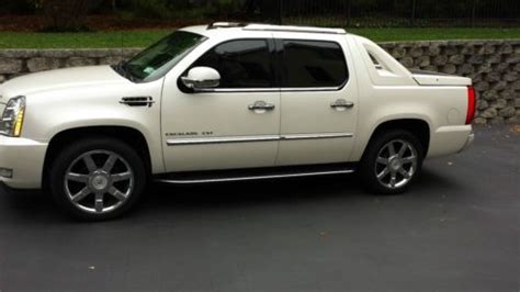 Find Used 2010 Cadillac Escalade Ext Awd 4dr White Low Miles In