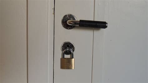 Keyhole Blocker How To Lock The Keyhole With A Padlock Home Security