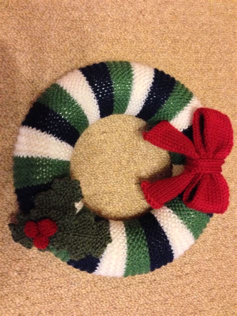 These knitted christmas decorations patterns are the cutest ever and you are going to love them. Made by me | Spool knitting, Christmas wreaths, Loom knitting