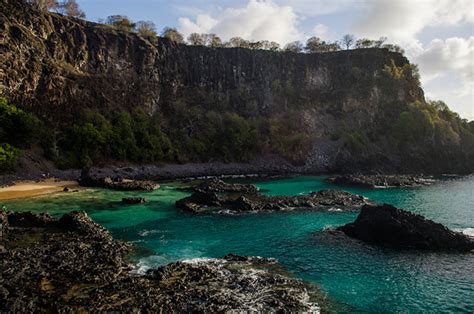 Fernando de noronha ocupa o ranking das primeiras posições das mais belas praias do brasil e também configura entre as mais exuberantes do mundo. Fernando de Noronha: Onde fica essa ilha? - Estudo Kids