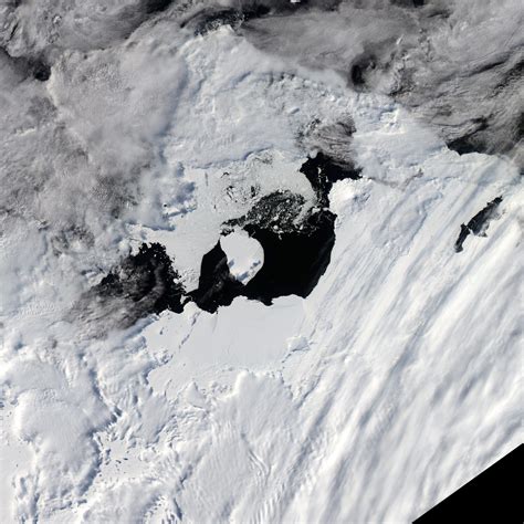 17 Mile Long Iceberg Broke Off Antarctica Business Insider